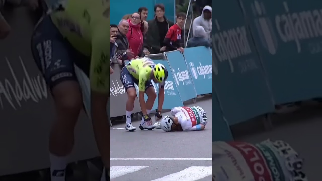 🥺🥺 Le superbe geste d'Adrien Petit aux côtés de Manolo Peñalver après sa chute à Almeria #cycling