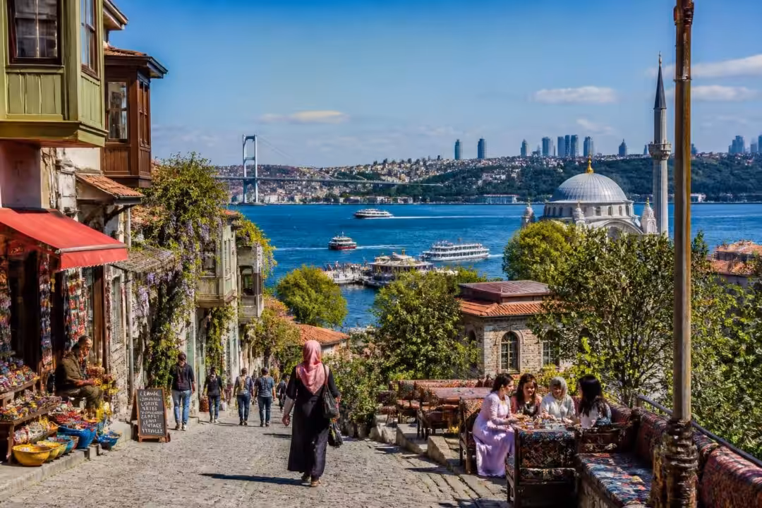découvrez pourquoi ce pays unique à la croisée du moyen-orient et de l'europe surpasse l'espagne et l'italie comme destination incontournable pour vos prochaines vacances.
